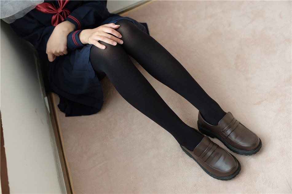 森萝财团写真 JK制服黑丝少女性感美腿写真图片 VOL.028第1张