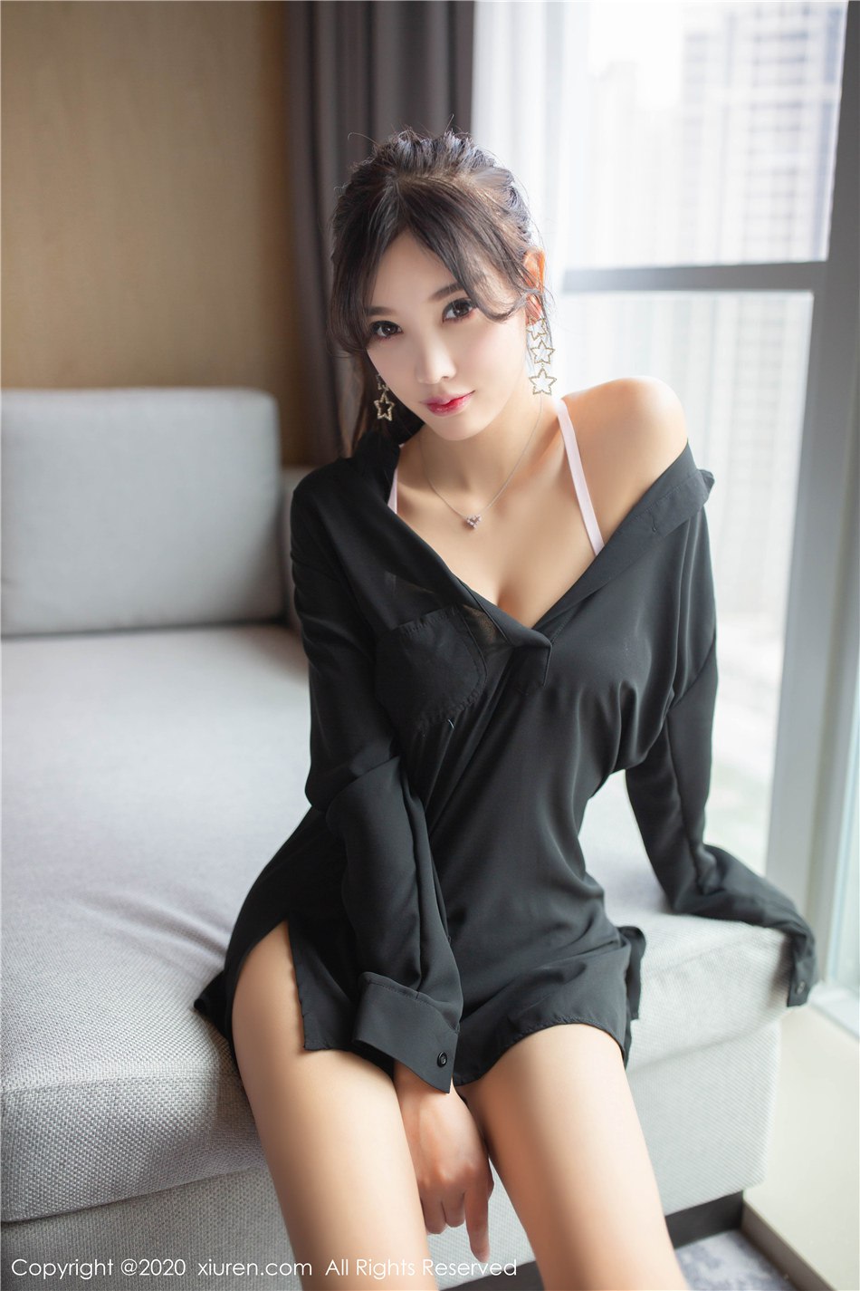 秀人网  极品美女杨晨晨suga大胸美腿大尺度私拍  第1863期第1张